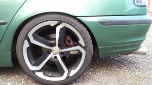 Dotz Hanzo Felge in 9.5x18 ET 35 mit Dunlop SP SPORT MAXX TT Reifen in 255/35/18 montiert hinten mit folgenden Nacharbeiten am Radlauf: Kanten gebrdelt Hier auf einem 3er BMW E46 320i (Limousine) Details zum Fahrzeug / Besitzer
