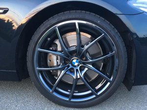 BMW V-Speiche 356 Liquid Black Felge in 8.5x20 ET 33 mit Dunlop SP Sport Maxx Reifen in 245/35/20 montiert vorn Hier auf einem 5er BMW F11 535d (Touring) Details zum Fahrzeug / Besitzer