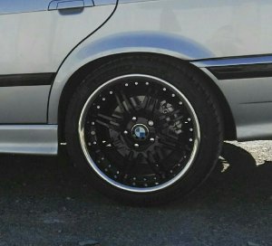 Motec MT10 Felge in 9x18 ET 35 mit Michelin Pilot Sport4 Reifen in 255/35/18 montiert hinten und mit folgenden Nacharbeiten am Radlauf: Kanten gebrdelt Hier auf einem 3er BMW E36 328i (Touring) Details zum Fahrzeug / Besitzer