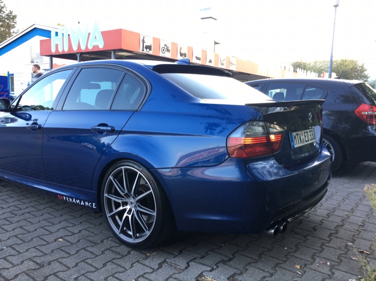 Blue M330d - 3er BMW - E90 / E91 / E92 / E93