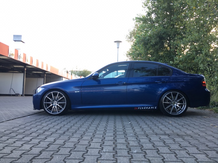 Blue M330d - 3er BMW - E90 / E91 / E92 / E93