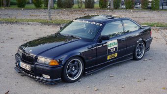 Samoa-Blauer Haufen Rost => Carbon-Schwarzes Coupé - 3er BMW - E36 Samoa-Blauer Haufen Rost => Carbon-Schwarzes Coupé - 3er BMW - E36