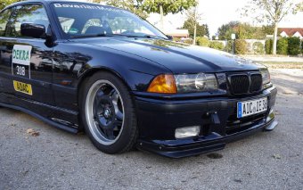 Samoa-Blauer Haufen Rost => Carbon-Schwarzes Coupé - 3er BMW - E36 Samoa-Blauer Haufen Rost => Carbon-Schwarzes Coupé - 3er BMW - E36