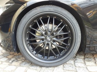 Barracuda Voltec T6 Matt Black PureSports Felge in 8x19 ET 28 mit Pirelli PZero Nero GT Reifen in 225/40/19 montiert vorn Hier auf einem 3er BMW F31 320i (Touring) Details zum Fahrzeug / Besitzer