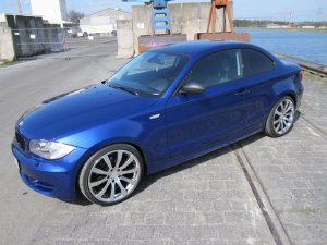 /// Matt Black - Coupe /// - 1er BMW - E81 / E82 / E87 / E88