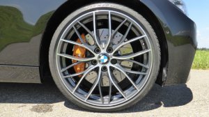 BMW M Doppelspeiche 405 Bicolor Felge in 8x20 ET 36 mit Pirelli P Zero (RFT) Reifen in 225/35/20 montiert vorn Hier auf einem 3er BMW F31 335i (Touring) Details zum Fahrzeug / Besitzer