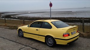 Dakargelber Youngtimer - 3er BMW - E36
