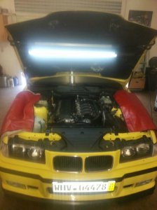Dakargelber Youngtimer - 3er BMW - E36