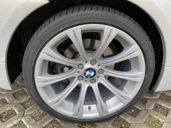 BMW Styling 166 Felge in 9.5x19 ET 28 mit Pirelli P Zero Reifen in 275/30/19 montiert hinten mit 10 mm Spurplatten Hier auf einem 5er BMW E60 530i (Limousine) Details zum Fahrzeug / Besitzer