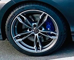 - Eigenbau - GMP DEA Felge in 8x18 ET 43 mit Michelin PS4S Reifen in 235/40/18 montiert vorn Hier auf einem 1er BMW F21 M140i (3-türer) Details zum Fahrzeug / Besitzer
