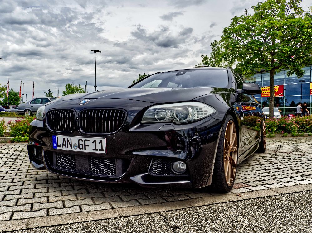 Black F11 530D - 5er BMW - F10 / F11 / F07