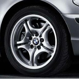 BMW Doppelspeiche M 68 Felge in 7.5x17 ET 41 mit Fulda Fulda SportControl 2 Reifen in 225/45/17 montiert vorn mit 10 mm Spurplatten Hier auf einem 3er BMW E46 320i (Touring) Details zum Fahrzeug / Besitzer