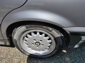 BMW Kreuzspeiche Original Felge in 6x15 ET  mit Michelin  Reifen in 205/60/15 montiert vorn Hier auf einem 3er BMW E36 325i (Limousine) Details zum Fahrzeug / Besitzer