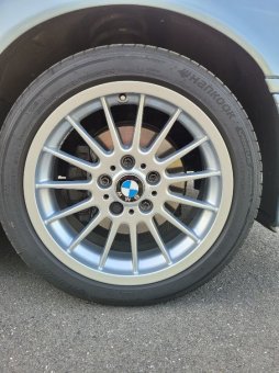 BMW Styling 32 Felge in 7.5x17 ET 41 mit Hankook Ventus Prime 4 Reifen in 225/45/17 montiert vorn Hier auf einem 3er BMW E36 328i (Limousine) Details zum Fahrzeug / Besitzer