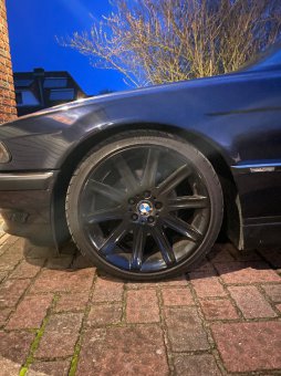 BMW Styling 95 Felge in 9x19 ET 24 mit kumho Ovation Reifen in 245/35/19 montiert vorn Hier auf einem 7er BMW E38 735i (Limousine) Details zum Fahrzeug / Besitzer
