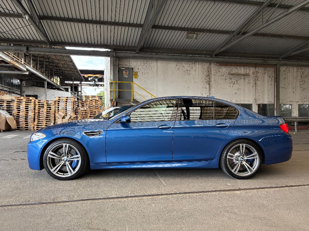 Monte Carlo blauer F10 M5 - 5er BMW - F10 / F11 / F07 Monte Carlo blauer F10 M5 - 5er BMW - F10 / F11 / F07
