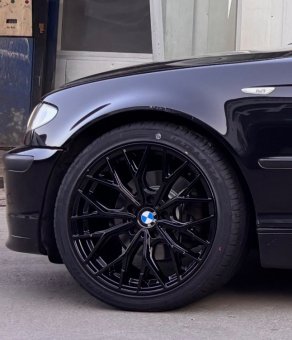 - NoName/Ebay - WH37 Felge in 8x18 ET 35 mit - NoName/Ebay - Arivo Ultra ARZ 4 Reifen in 225/40/18 montiert vorn Hier auf einem 3er BMW E46 320d (Limousine) Details zum Fahrzeug / Besitzer