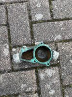 E34 525i 1991 erweckt aus Dornr�schenschlaf - 5er BMW - E34 - thermostatGehuseAlt.jpeg