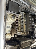 E34 525i 1991 erweckt aus Dornr�schenschlaf - 5er BMW - E34 - zundspulenAbdeckungFehlend.jpeg