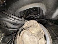 E34 525i 1991 erweckt aus Dornr�schenschlaf - 5er BMW - E34 - ArbeitsplatzUnterAnsaugbrücke.jpeg
