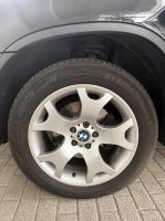 BMW X5 E53 Sommerreifen auf Styling 63 19� Felgen
