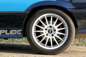 ATS Rallye Felge in 7x17 ET  mit Falken  Reifen in 225/40/17 montiert hinten mit 20 mm Spurplatten und mit folgenden Nacharbeiten am Radlauf: Kanten gebrdelt Hier auf einem 3er BMW E36 320i (Coupe) Details zum Fahrzeug / Besitzer