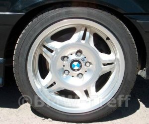BMW M-Doppelspeiche Style 24 Felge in 7.5x17 ET 41 mit Continental  Reifen in 225/45/17 montiert vorn Hier auf einem 3er BMW E36 328i (Cabrio) Details zum Fahrzeug / Besitzer