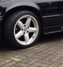 RH Felgen Schnitzer Dising Felge in 8x17 ET 35 mit Pirelli  Reifen in 235/40/17 montiert vorn Hier auf einem 3er BMW E36 320i (Cabrio) Details zum Fahrzeug / Besitzer