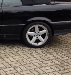 RH Felgen  Felge in 8x17 ET 35 mit Pirelli  Reifen in 235/40/17 montiert hinten Hier auf einem 3er BMW E36 320i (Cabrio) Details zum Fahrzeug / Besitzer
