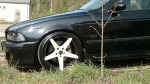 Mille Miglia Magnum ( MVR) Felge in 9x19 ET 13 mit Hankook Evo S1 Reifen in 245/35/19 montiert vorn mit folgenden Nacharbeiten am Radlauf: Kanten gebrdelt Hier auf einem 5er BMW E39 525i (Touring) Details zum Fahrzeug / Besitzer