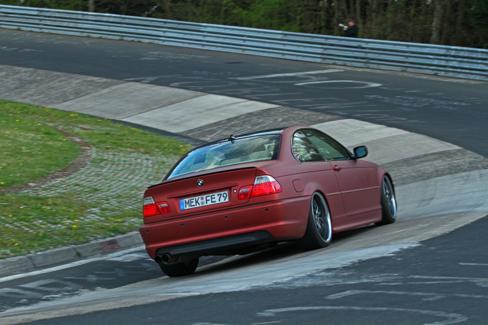 Nico's E46 Coup - erstrahlt jetzt in rot matt - 3er BMW - E46