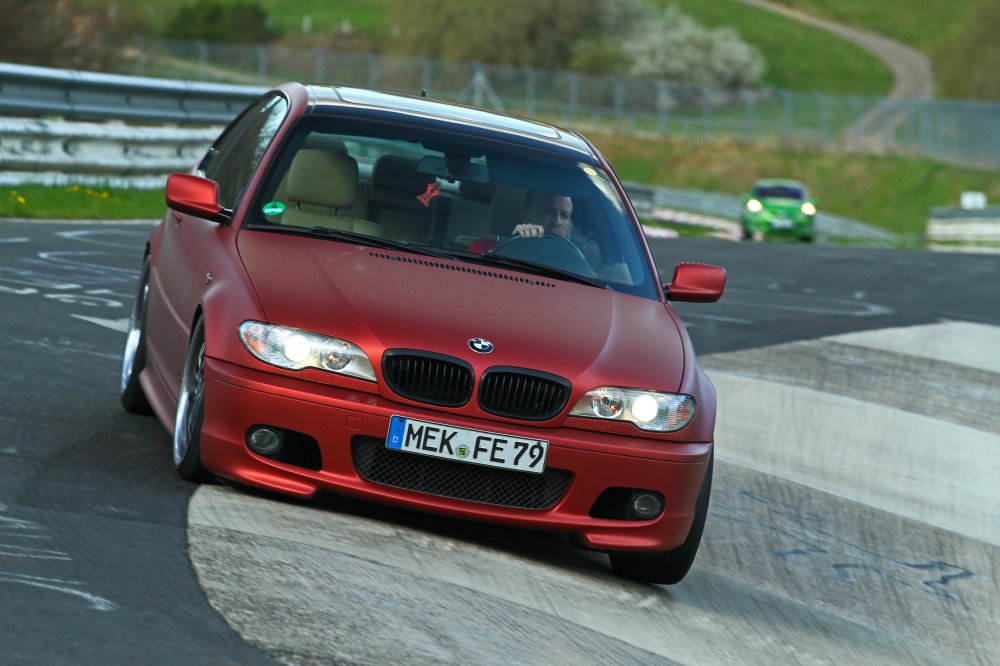 Nico's E46 Coup - erstrahlt jetzt in rot matt - 3er BMW - E46