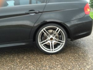 BMW Performance 313 Felge in 9x19 ET 37 mit Bridgestone Potenza Reifen in 255/30/19 montiert hinten mit 20 mm Spurplatten Hier auf einem 3er BMW E90 335i (Limousine) Details zum Fahrzeug / Besitzer