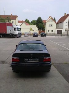Cosmosschwarzer BMW - 3er BMW - E36