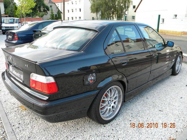 Cosmosschwarzer BMW - 3er BMW - E36