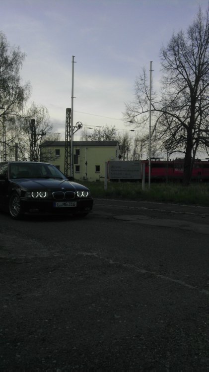 Cosmosschwarzer BMW - 3er BMW - E36