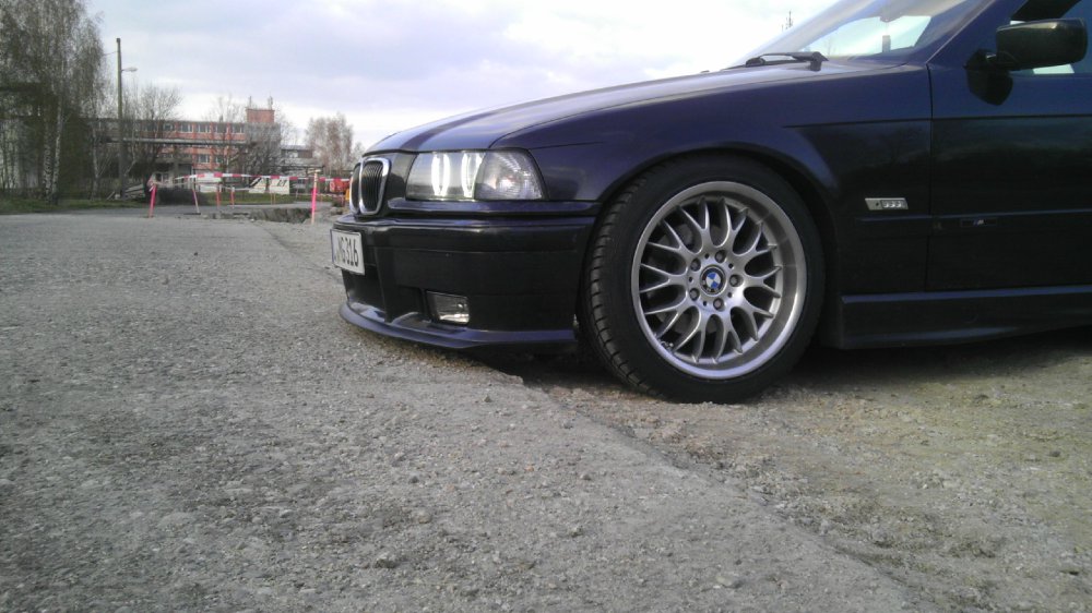 Cosmosschwarzer BMW - 3er BMW - E36