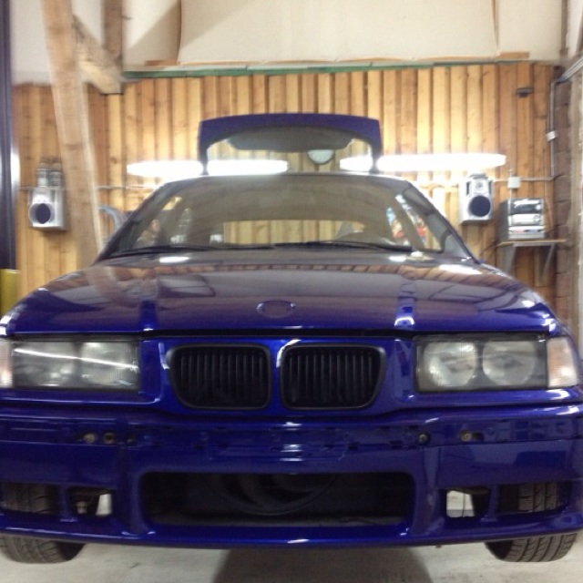323ti San Marino Blau auf M359 - 3er BMW - E36