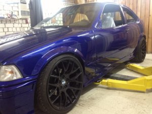 323ti San Marino Blau auf M359 - 3er BMW - E36