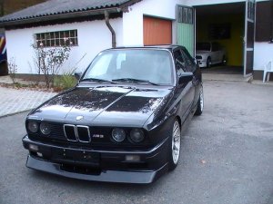 BMW M3 E30 diamantschwarzmet. - 3er BMW - E30