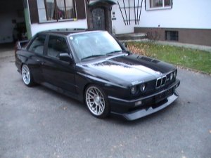BMW M3 E30 diamantschwarzmet. - 3er BMW - E30