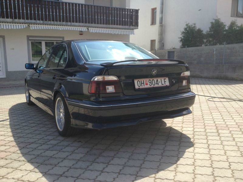 Black 528i - 5er BMW - E39