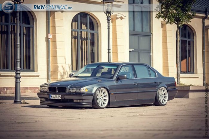 РўРµРјРЅРѕ С„РёРѕР»РµС‚РѕРІС‹Р№ BMW e38