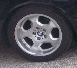 - Eigenbau -  Felge in 7.5x17 ET 16 mit Bridgestone Potenza Reifen in 235/45/17 montiert vorn Hier auf einem 5er BMW E39 523i (Touring) Details zum Fahrzeug / Besitzer
