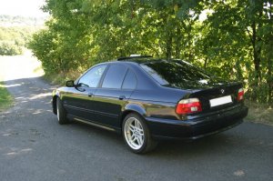 schwarze Limousine - simply clean - 5er BMW - E39