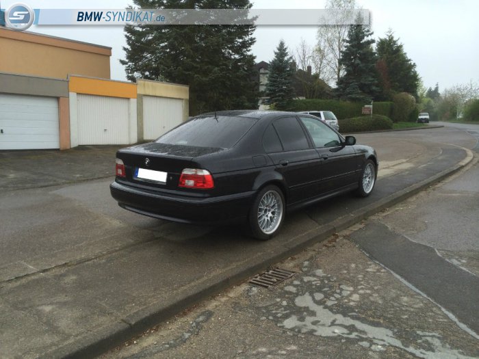schwarze Limousine - simply clean - 5er BMW - E39