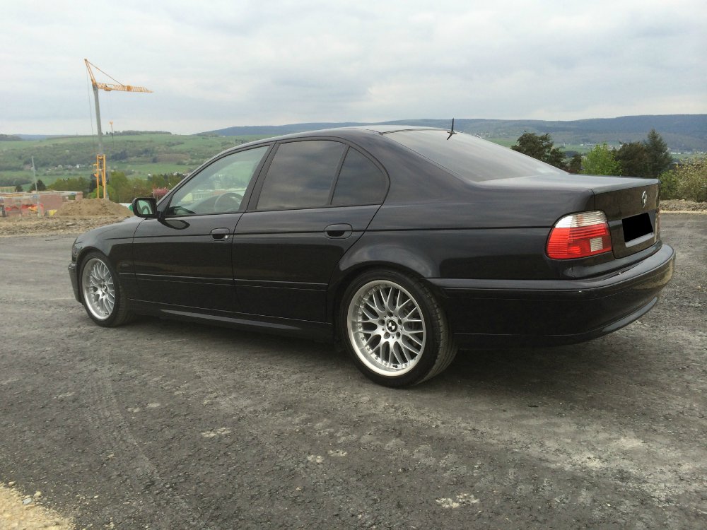 schwarze Limousine - simply clean - 5er BMW - E39