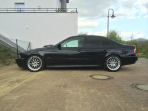 schwarze Limousine - simply clean - 5er BMW - E39