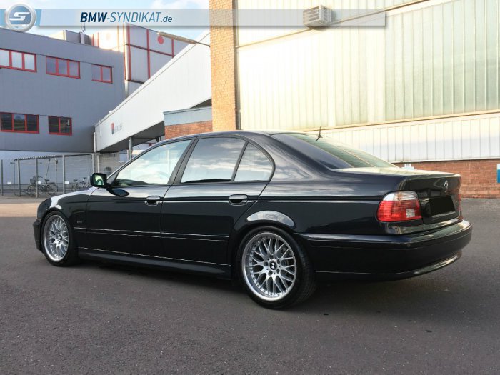 schwarze Limousine - simply clean - 5er BMW - E39