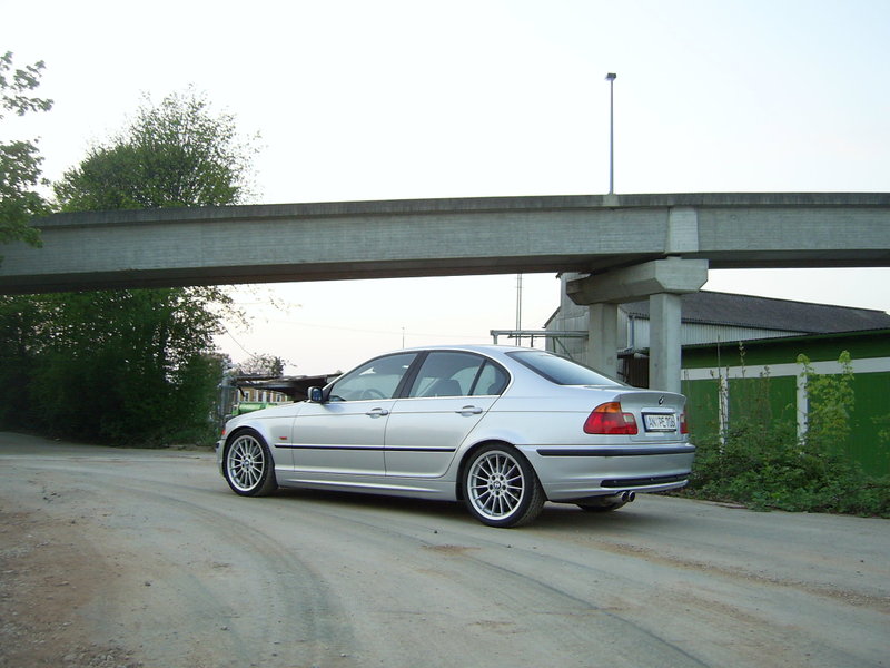 328i Sport Limosine - 3er BMW - E46